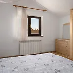 Weis Ii Apartment Rovinj